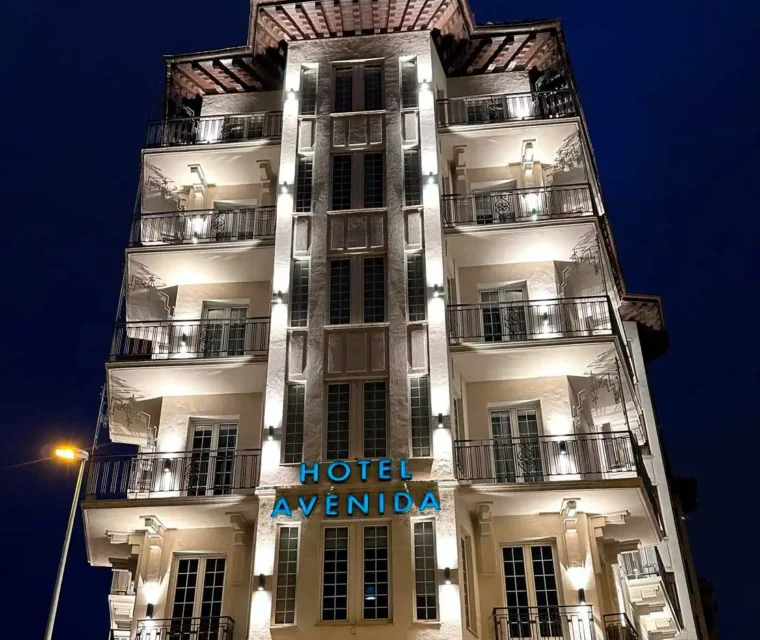 Iluminación del Hotel Avenida en Pamplona