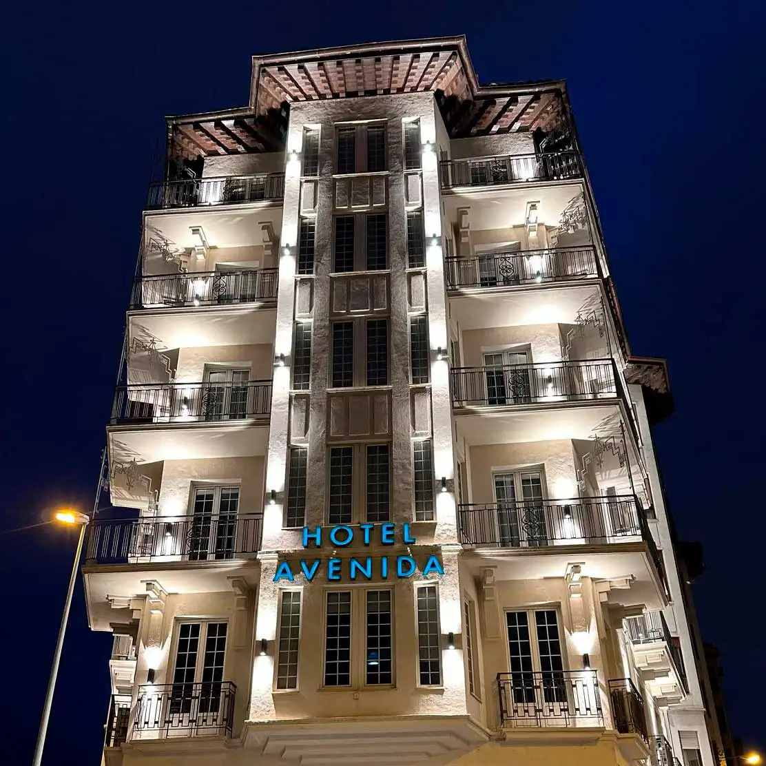 Iluminación del Hotel Avenida en Pamplona