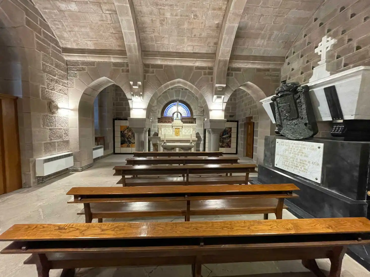 Nueva iluminación de la capilla de San Francisco Javier.